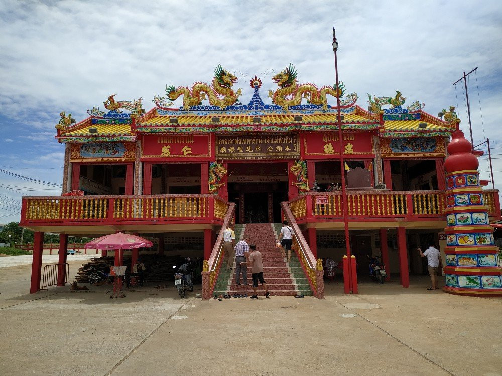Chao Pho Thepharak-Chao Mae Thapthim Shrine景点图片
