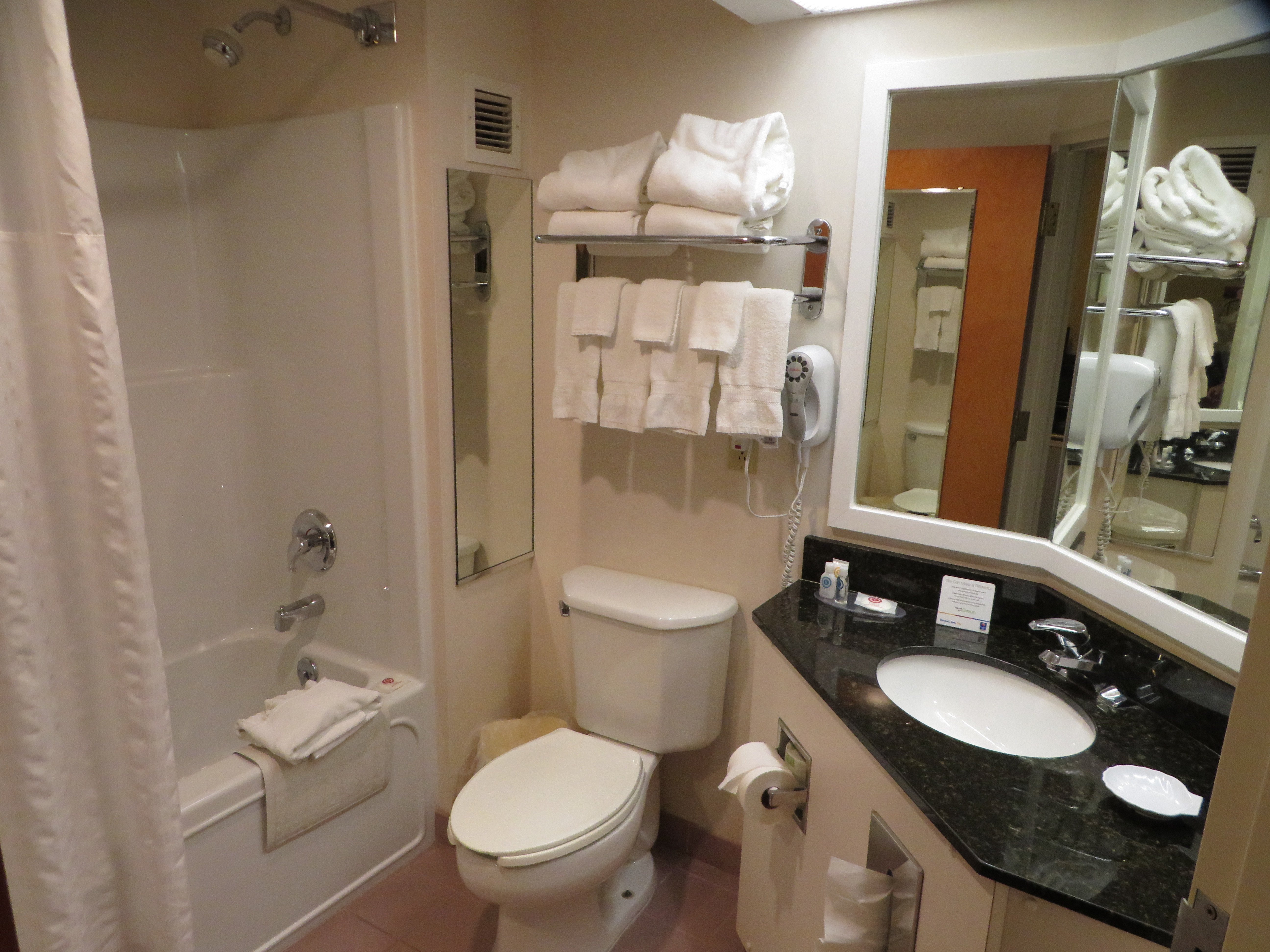 Comfort Inn & Suites LaVale - Cumberland-浴室