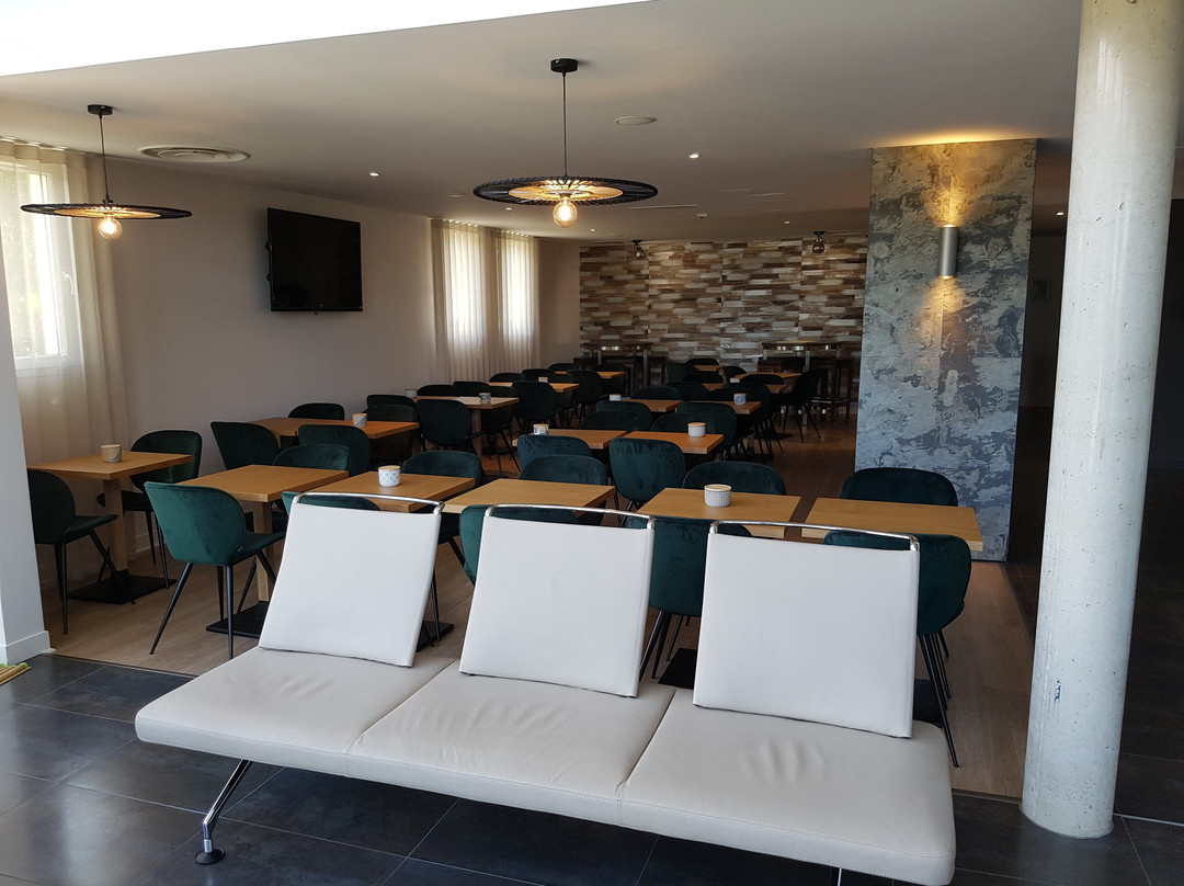 四季康比尼酒店主图