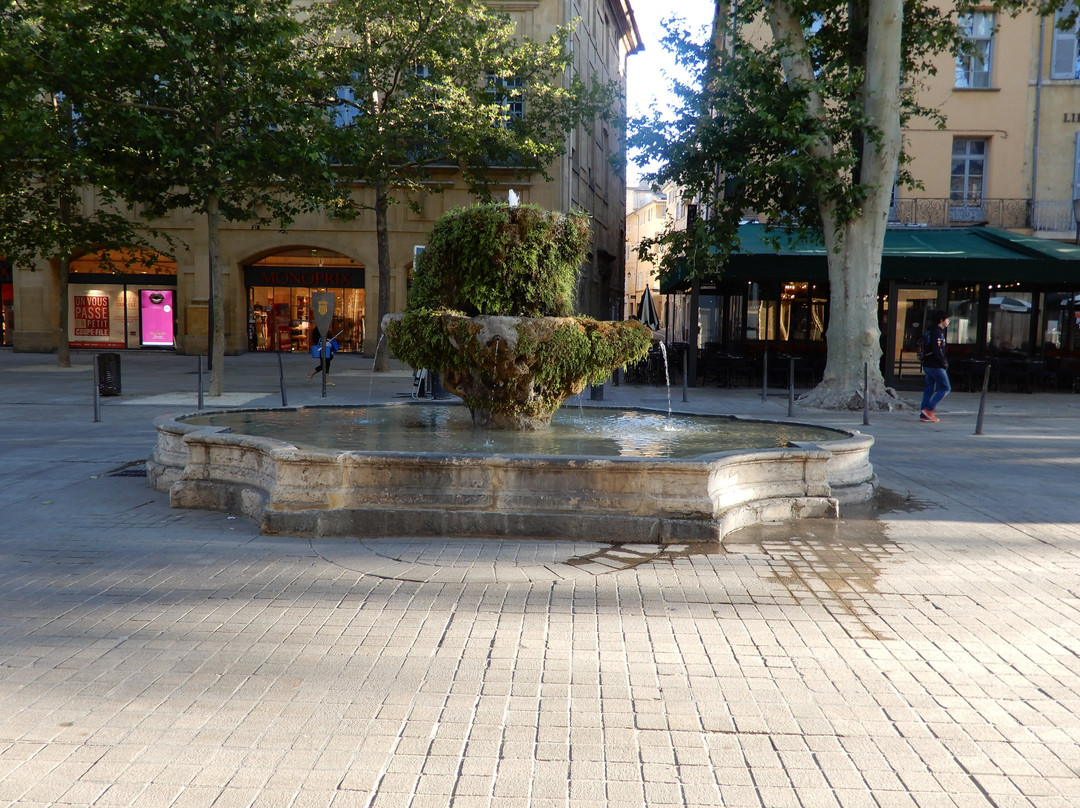 Fontaine des Neuf-Canons景点图片