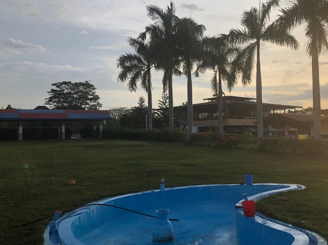 Statue of the Divine Mercy-El Salvador必去景点