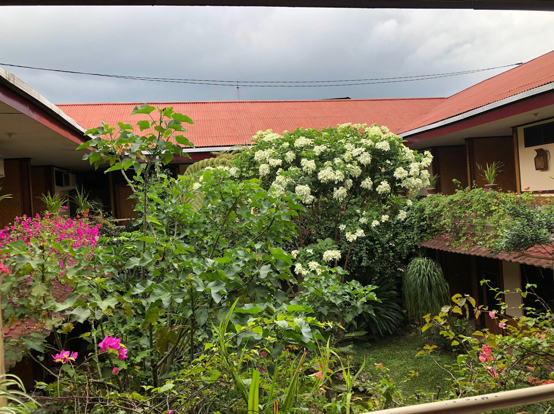 英德拉托拉雅酒店主图