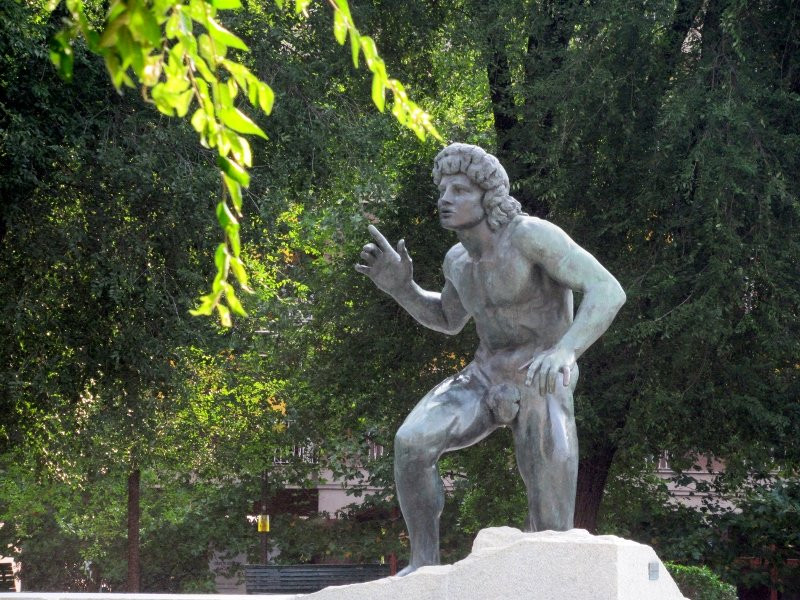 Fontana Monumento a Giuseppe Grandi景点图片