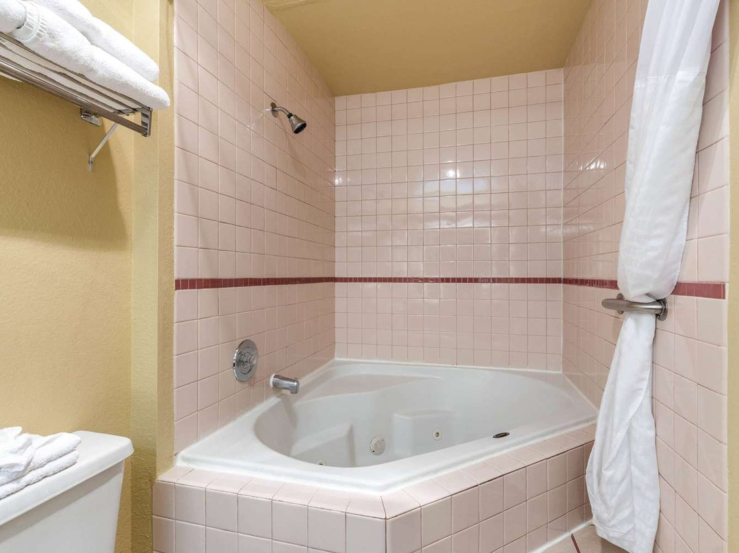 Howard Johnson by Wyndham Leavenworth主图