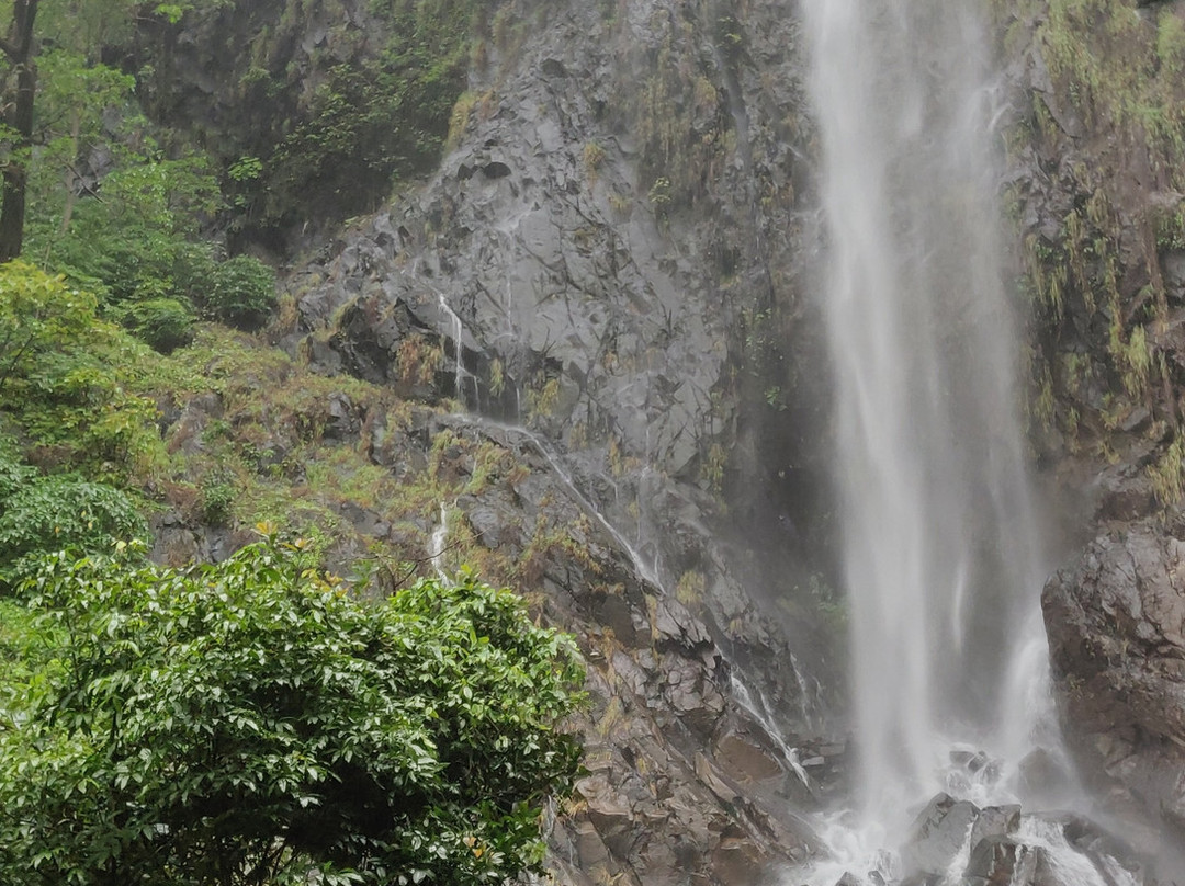 Kuskem Waterfall景点图片