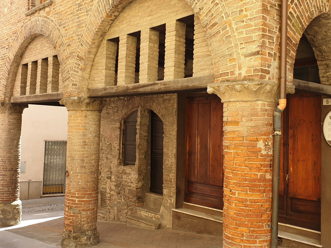 Palazzo Alcarini (Casa di Teodolinda)-Bobbio必去景点