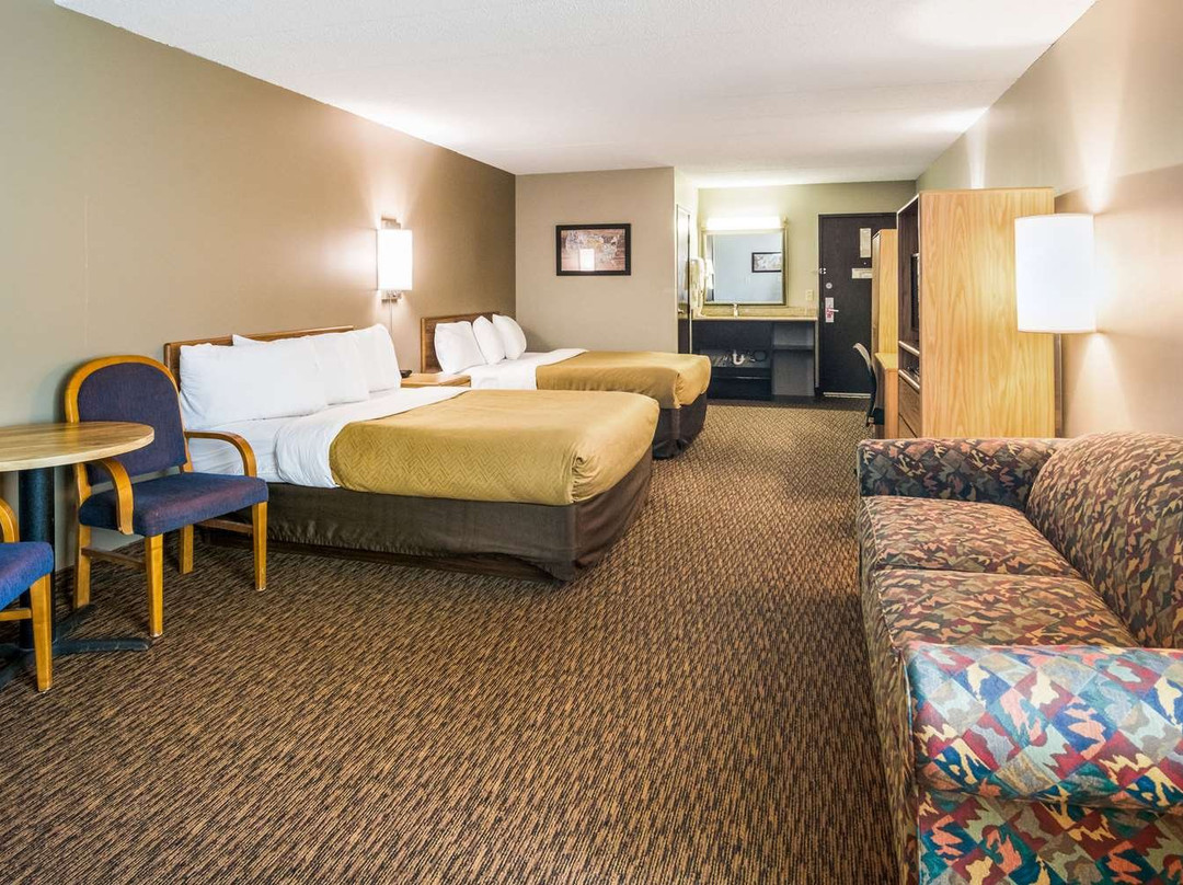 Econo Lodge Near Miller Hill Mall主图