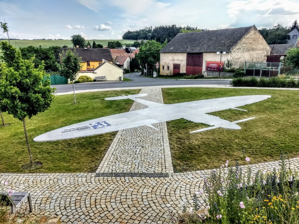 Pomník letci RAF - Stín-Zichovec必去景点