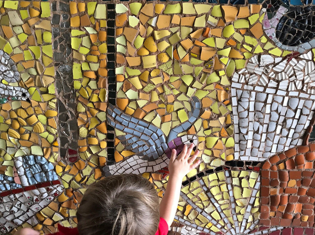 St Thomas' Pigeon Mosaic景点图片