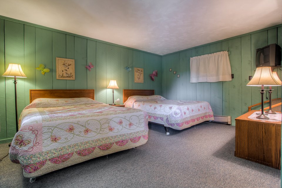 Motel In The Meadow主图