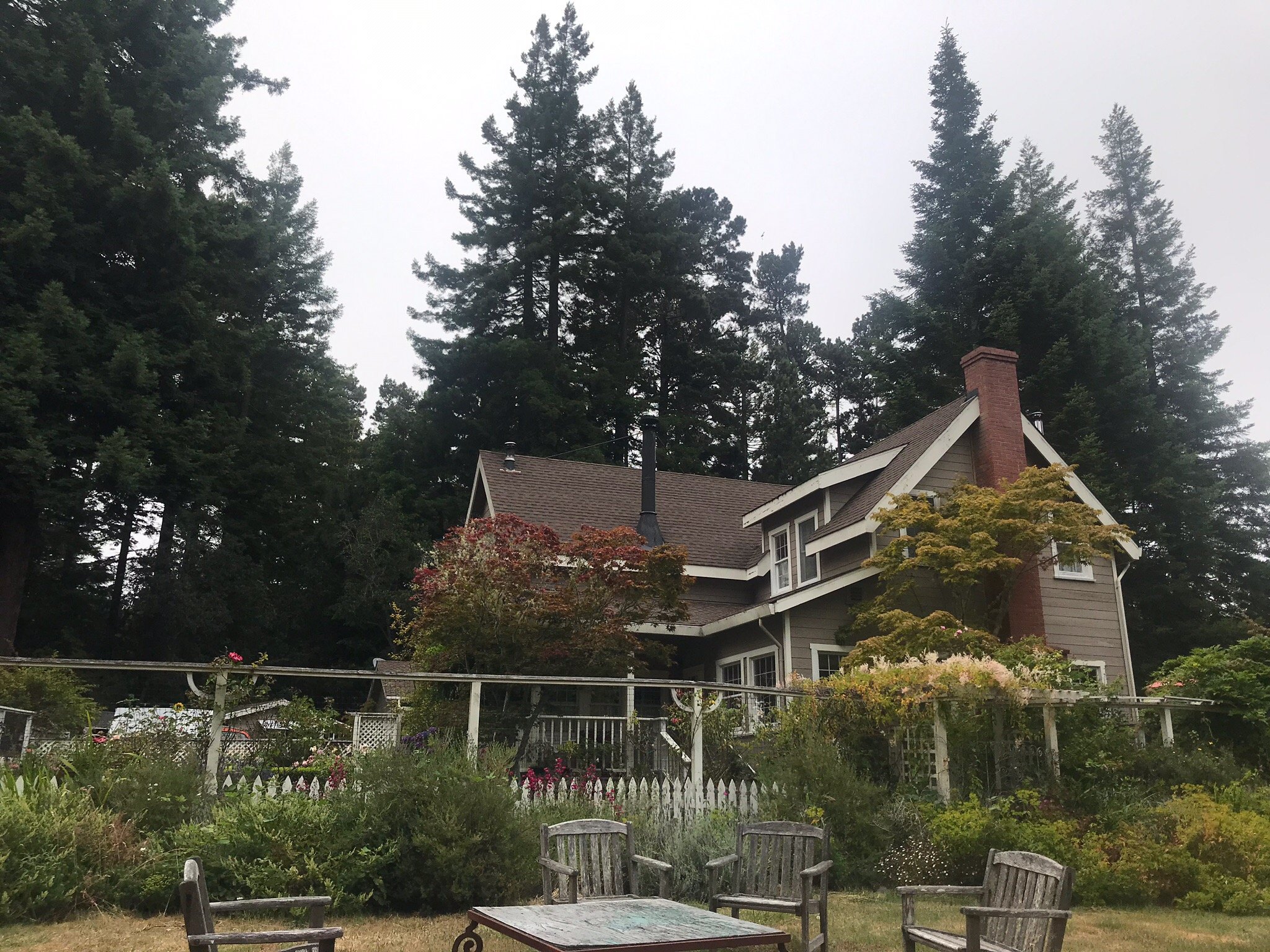 Mendocino Farmhouse-官方