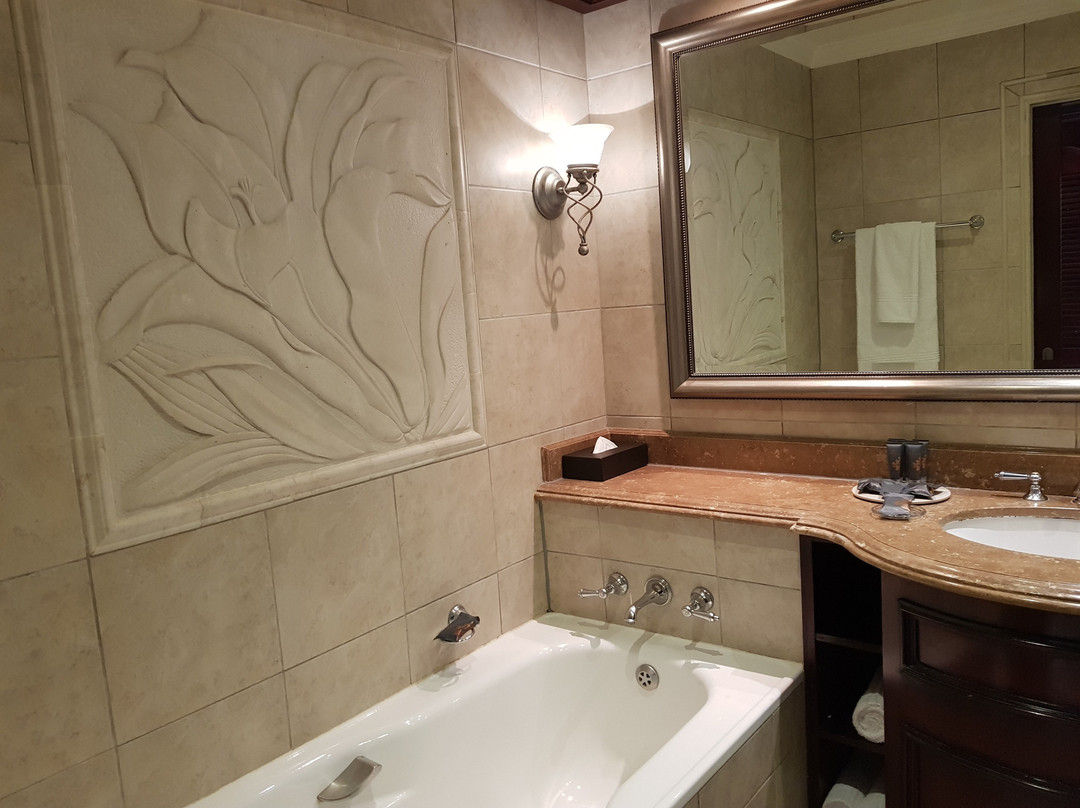 小瀑布酒店主图