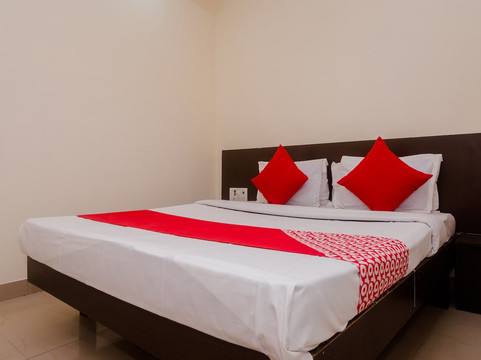 OYO 23285 The Diplomat Lodging主图