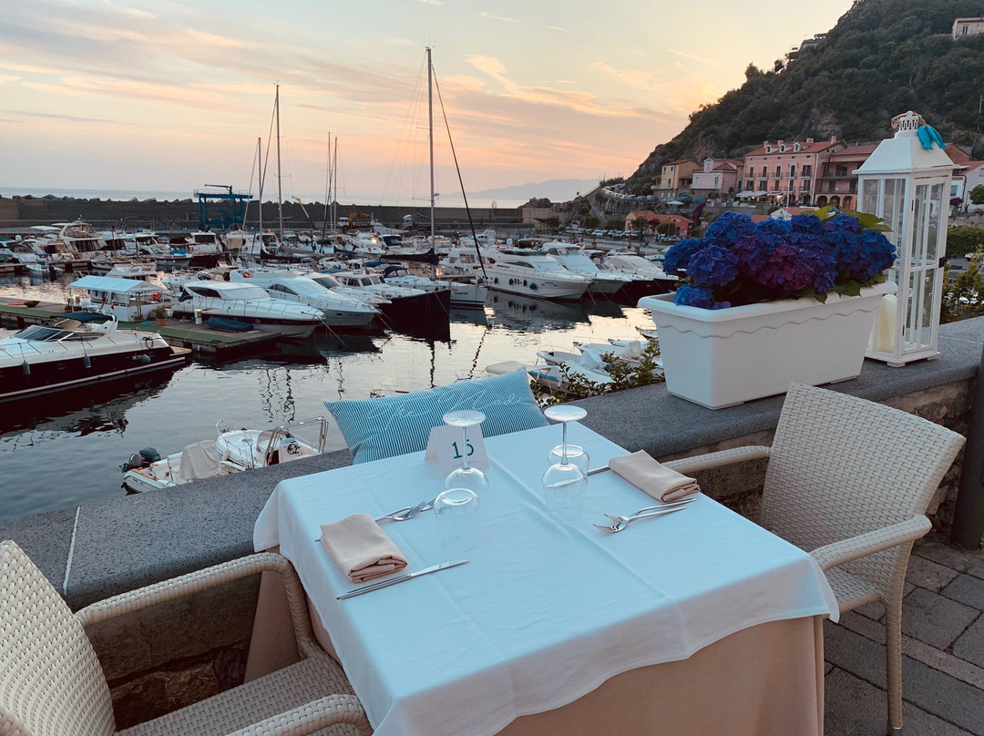 马拉泰亚餐馆和美食-Tre Nodi - Ristorante sul Porto di Maratea