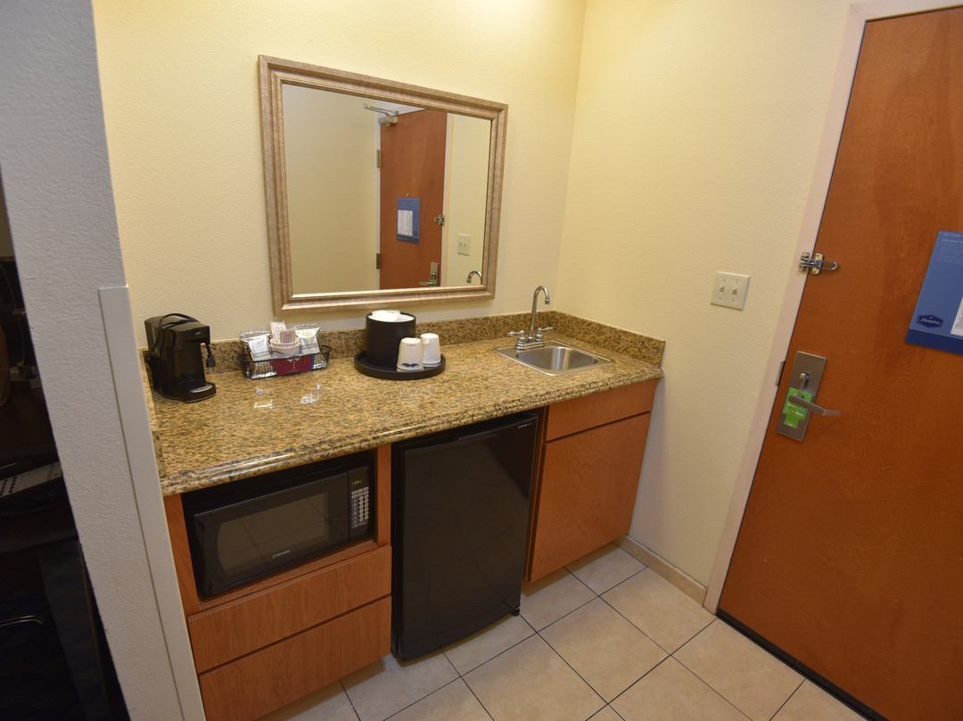 爱丽丝希尔顿恒庭酒店主图