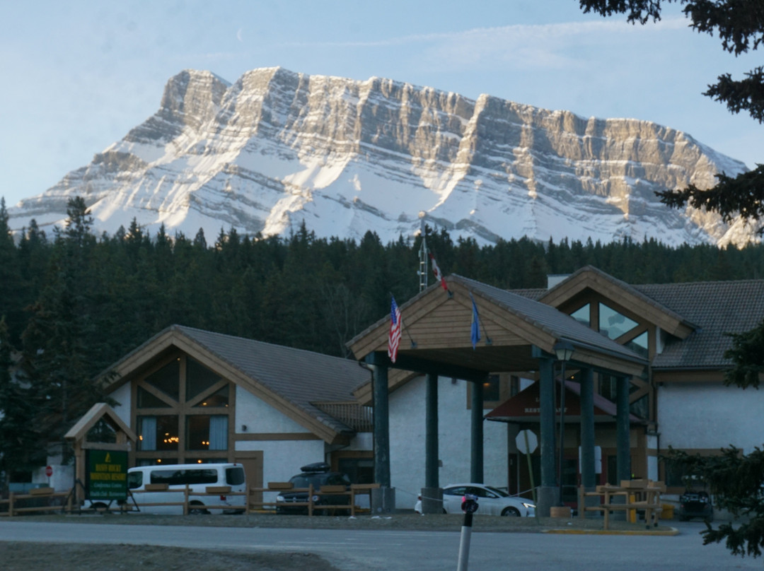 班福洛基山度假酒店主图