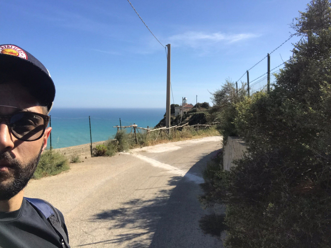Faro di Capo Rossello景点图片