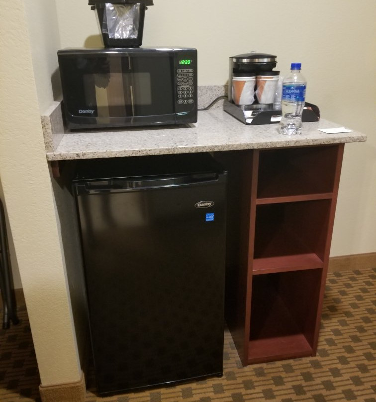 Cobblestone Hotel & Suites主图