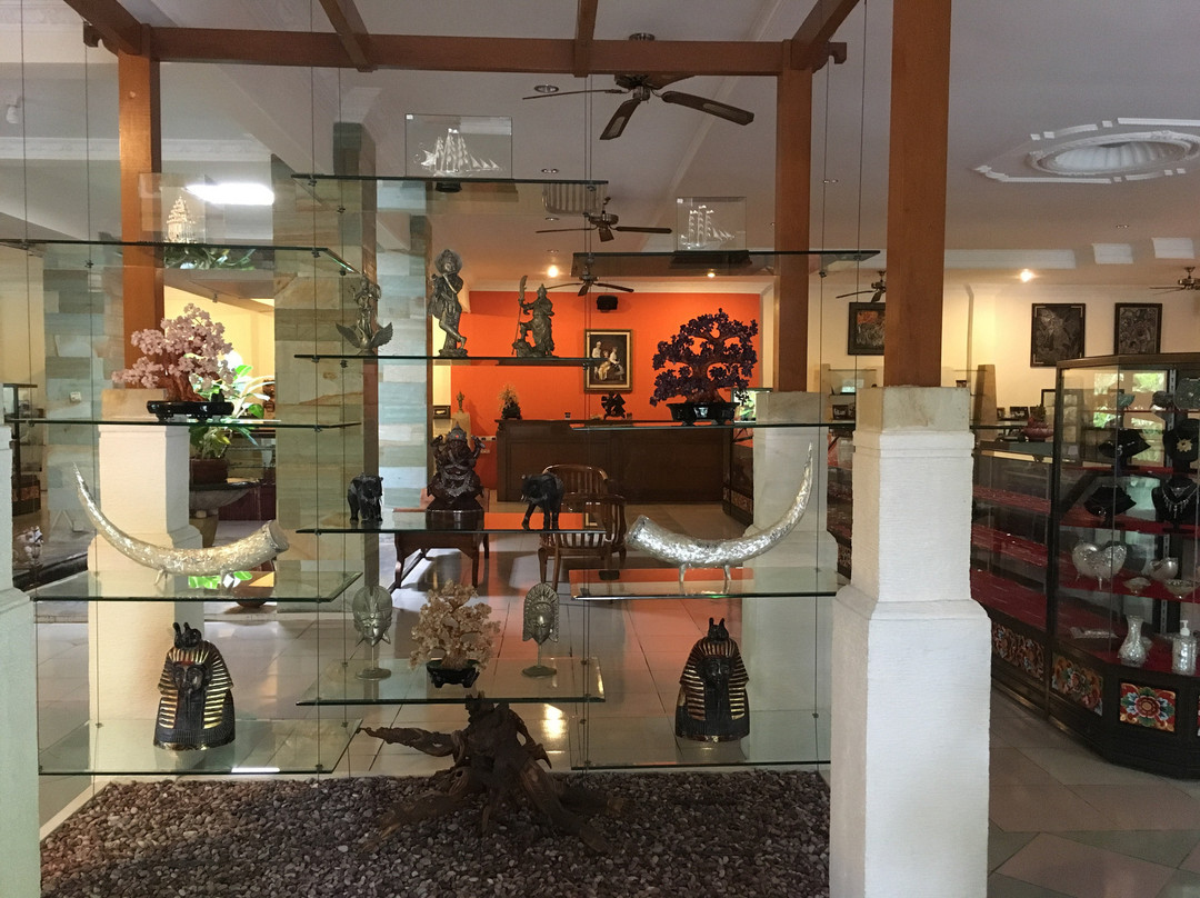 Krisna Yuna Gallery景点图片