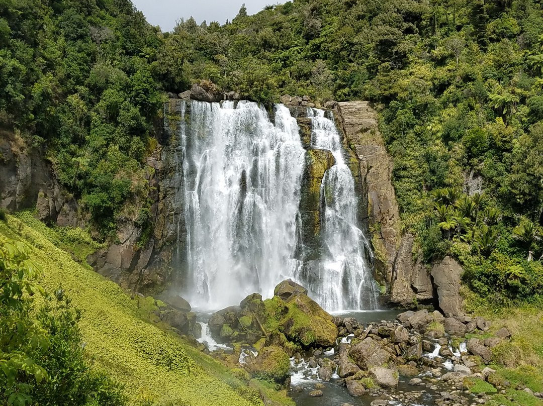 Marakopa Falls景点图片