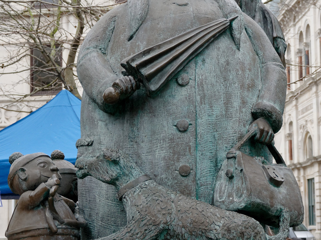 The Giles Statue景点图片