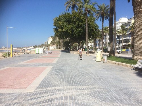 Platja De La Fragata-锡切斯必去景点