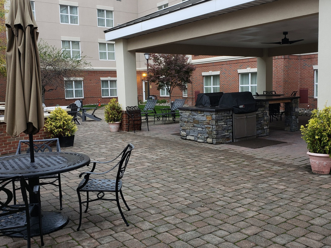 奥尔巴尼希尔顿惠庭套房酒店主图