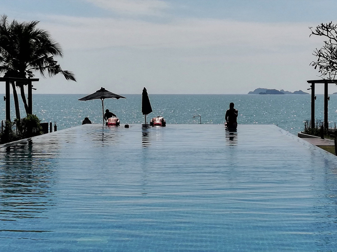 东方海滩度假酒店主图