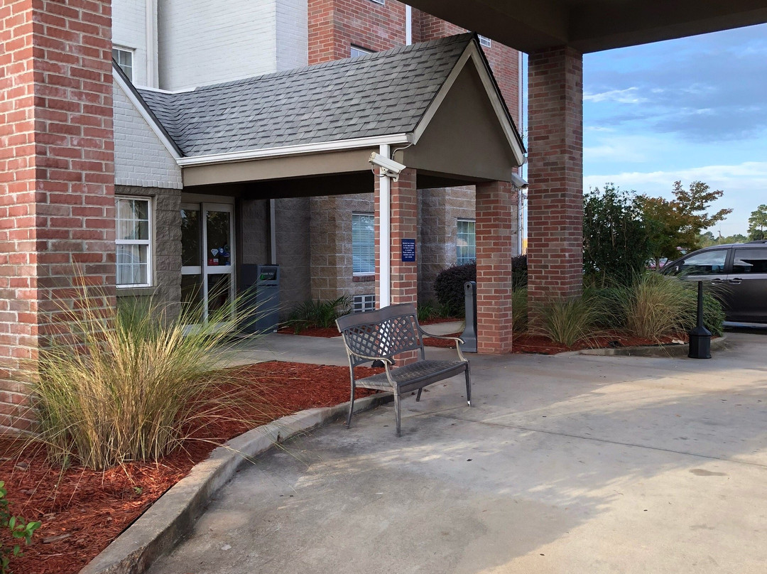 哈蒂斯堡麦克罗特客栈及套房酒店主图