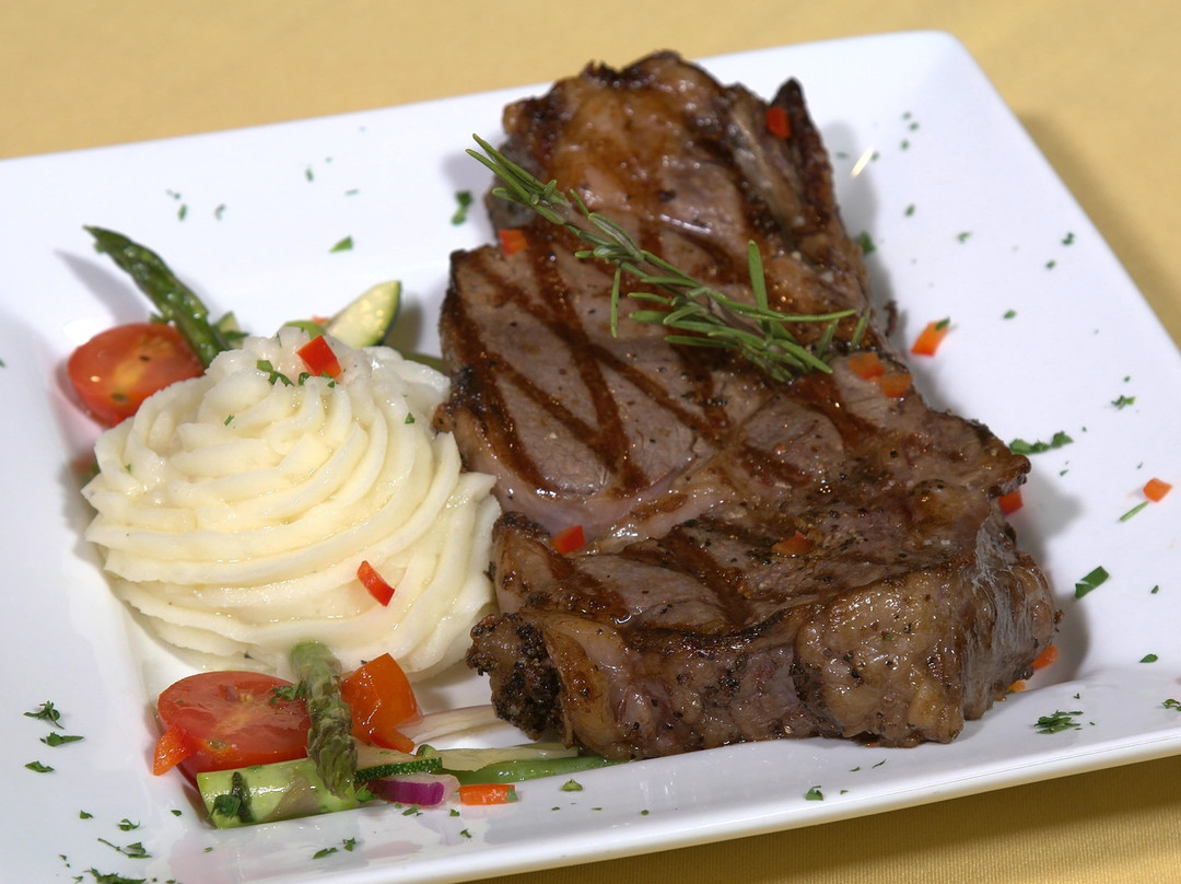 Ara's Seafood & Steaks