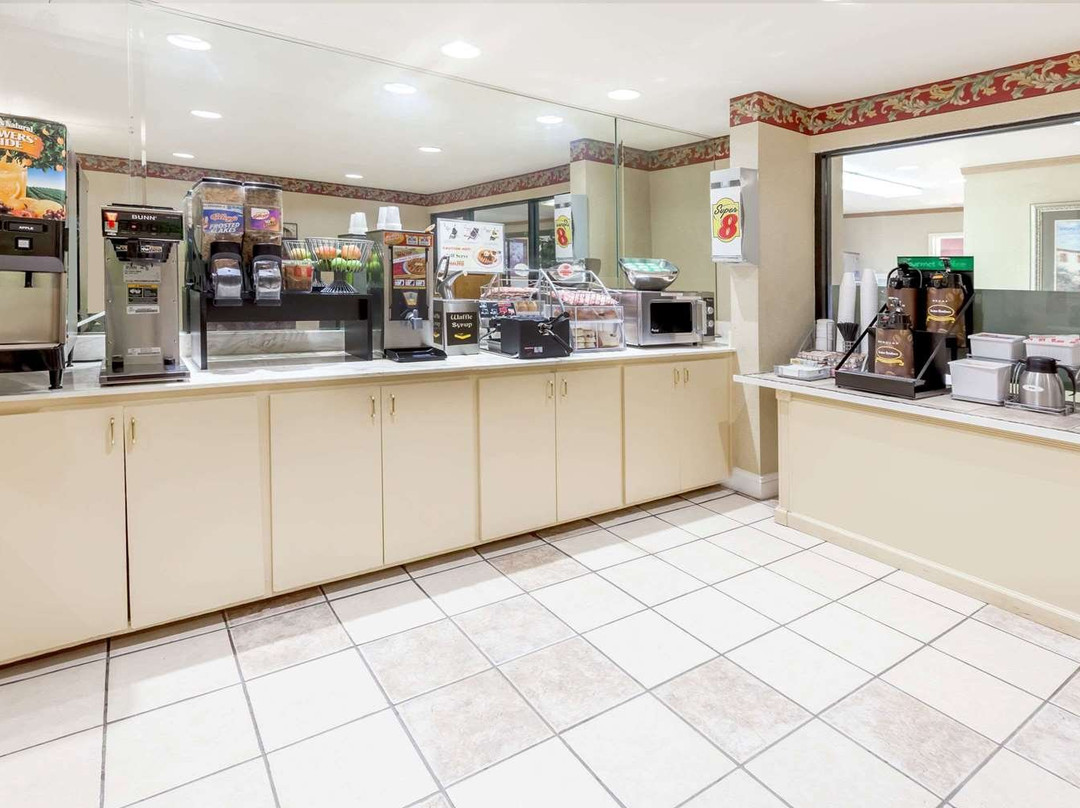 Super 8 By Wyndham Pine Bluff主图