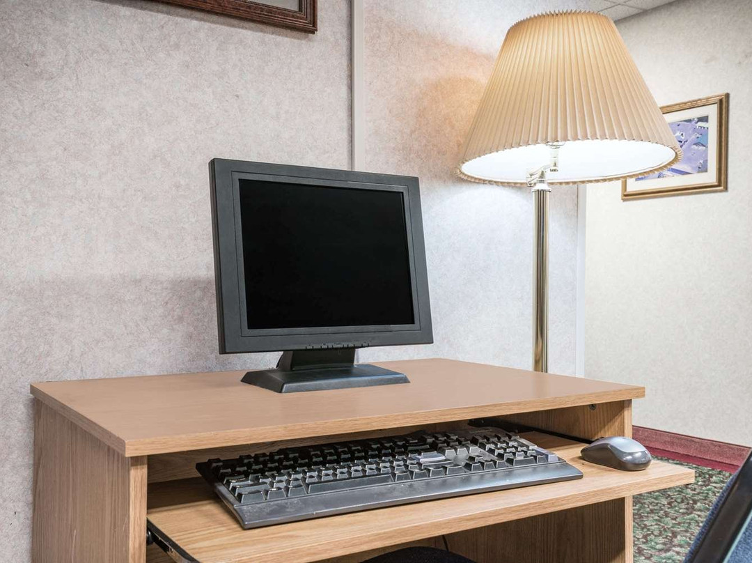 托马霍克速8酒店主图