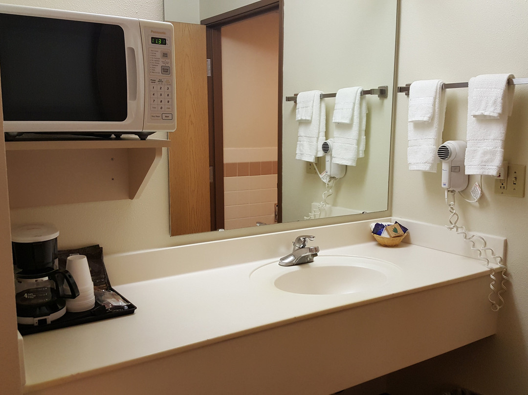 Motel 6 Norway, MI主图