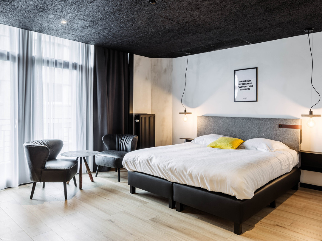 Upstairs Hotel主图