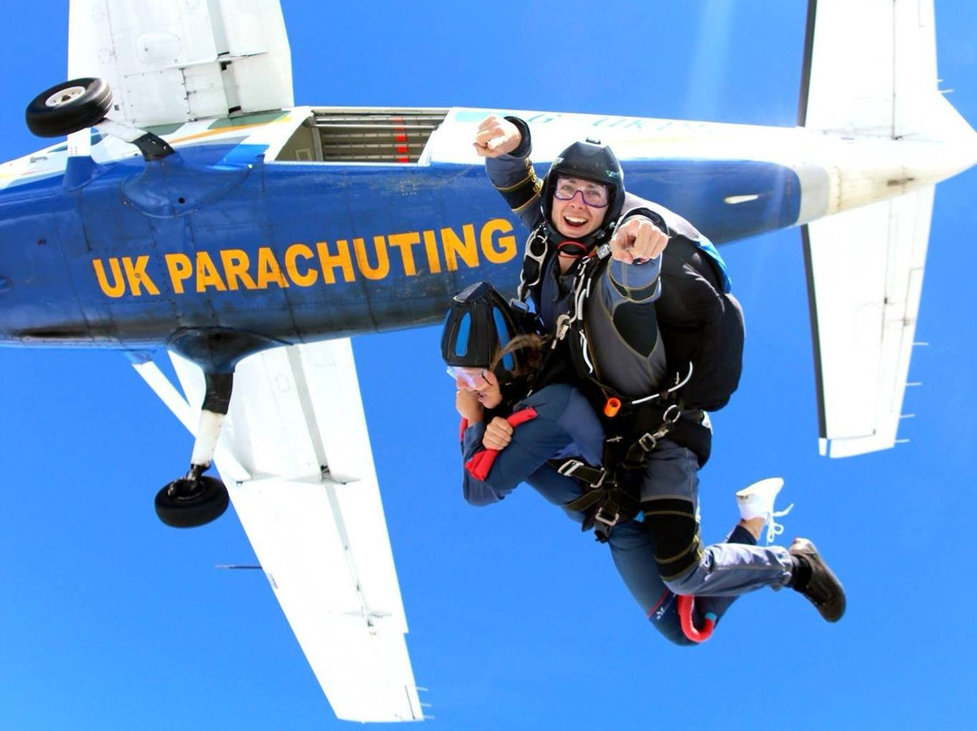 UK Parachuting景点图片