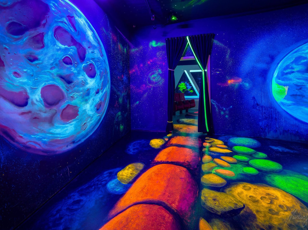 Schwarzlicht Semester Minigolf Münster景点图片