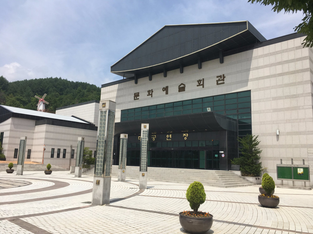 Tebak Munhwa Yesulhoekwan Degongyonjang-太白市必去景点