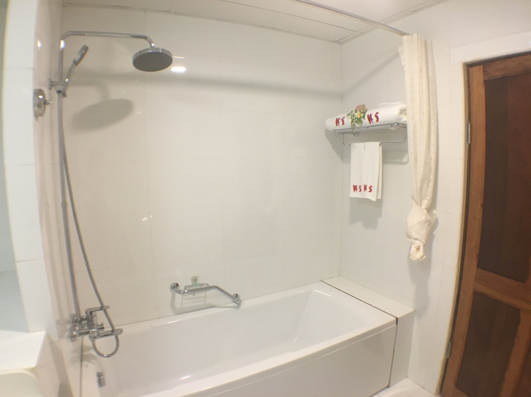 Coulons酒店住宿-Luganvilla Business Hotel and Restaurant