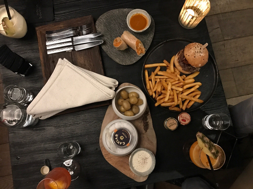 Le Whitney Bar