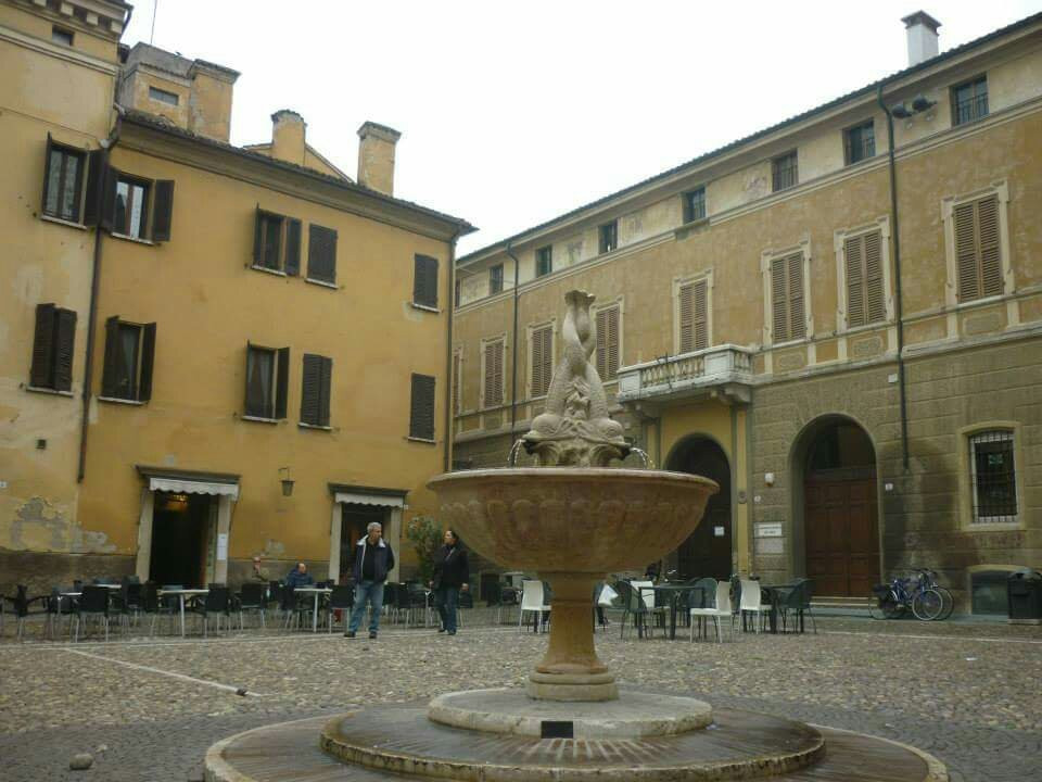 Piazza Broletto景点图片