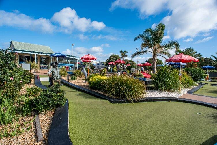 West Beach Mini Golf景点图片