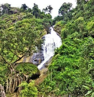 Curug Winong Waterfall景点图片