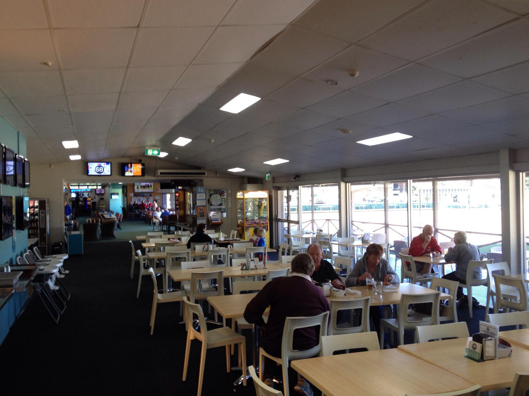 The Big Lawn Bowl-Lake Cathie必去景点