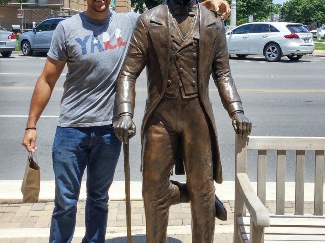 Statue of Three-Legged Willie-Georgetown必去景点