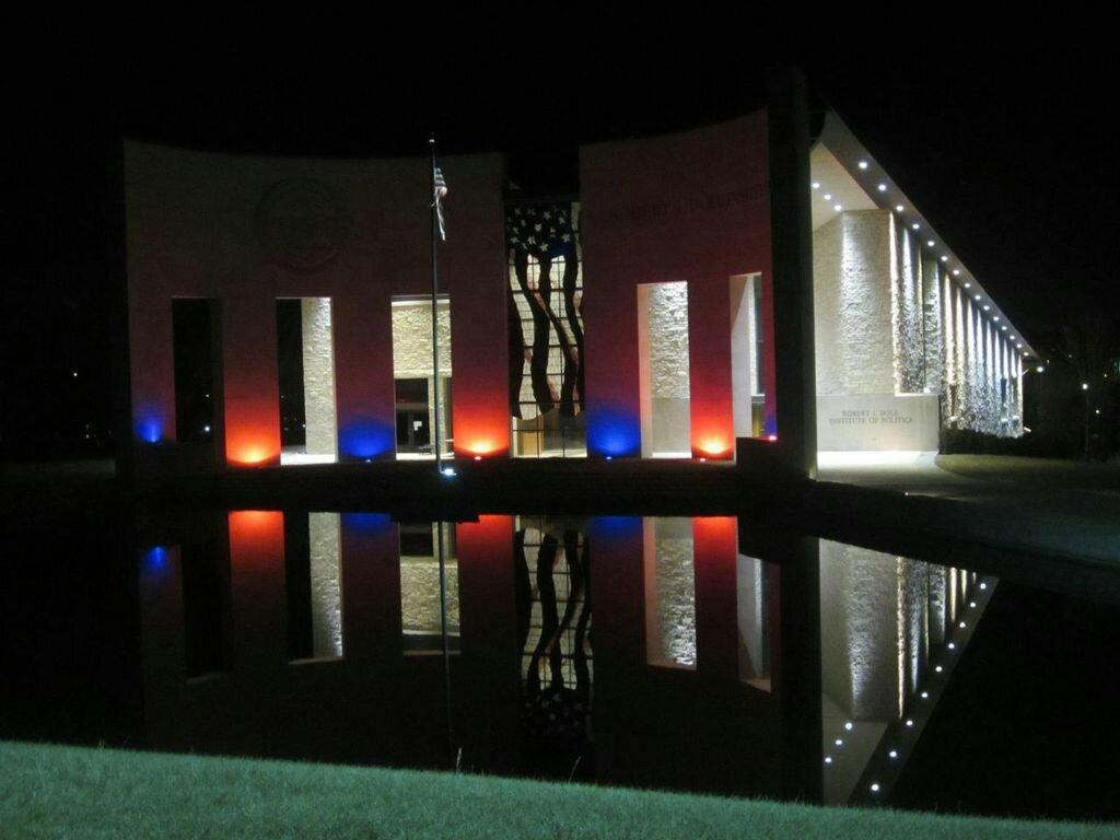 Robert J. Dole Institute of Politics-劳伦斯必去景点