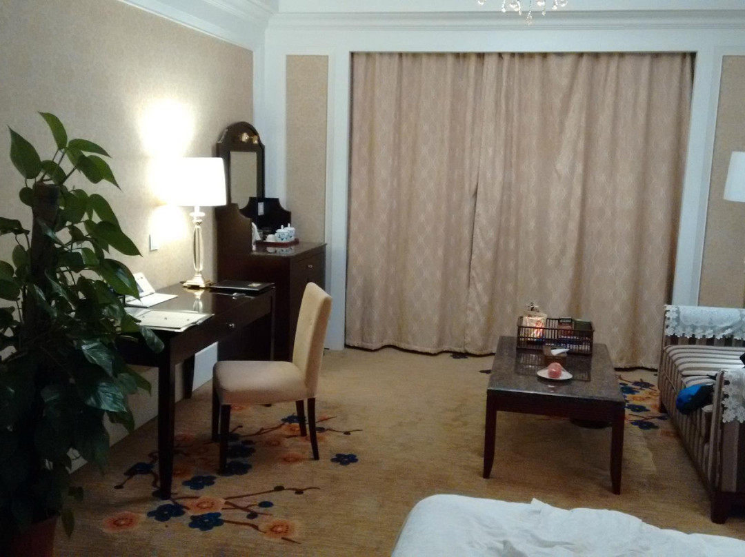 盘龙山庄大酒店主图