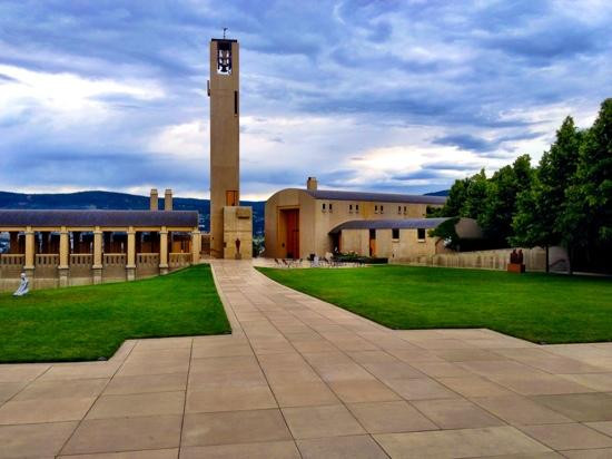Mission Hill Family Estate Winery景点图片