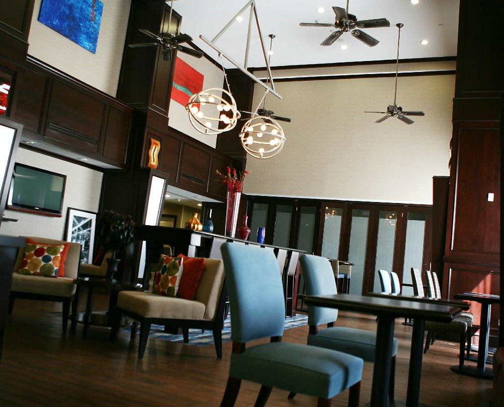 芒特普莱森特汉普顿套房酒店主图