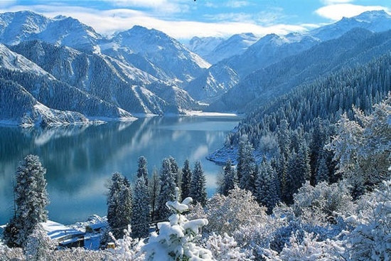 天山天池景点图片