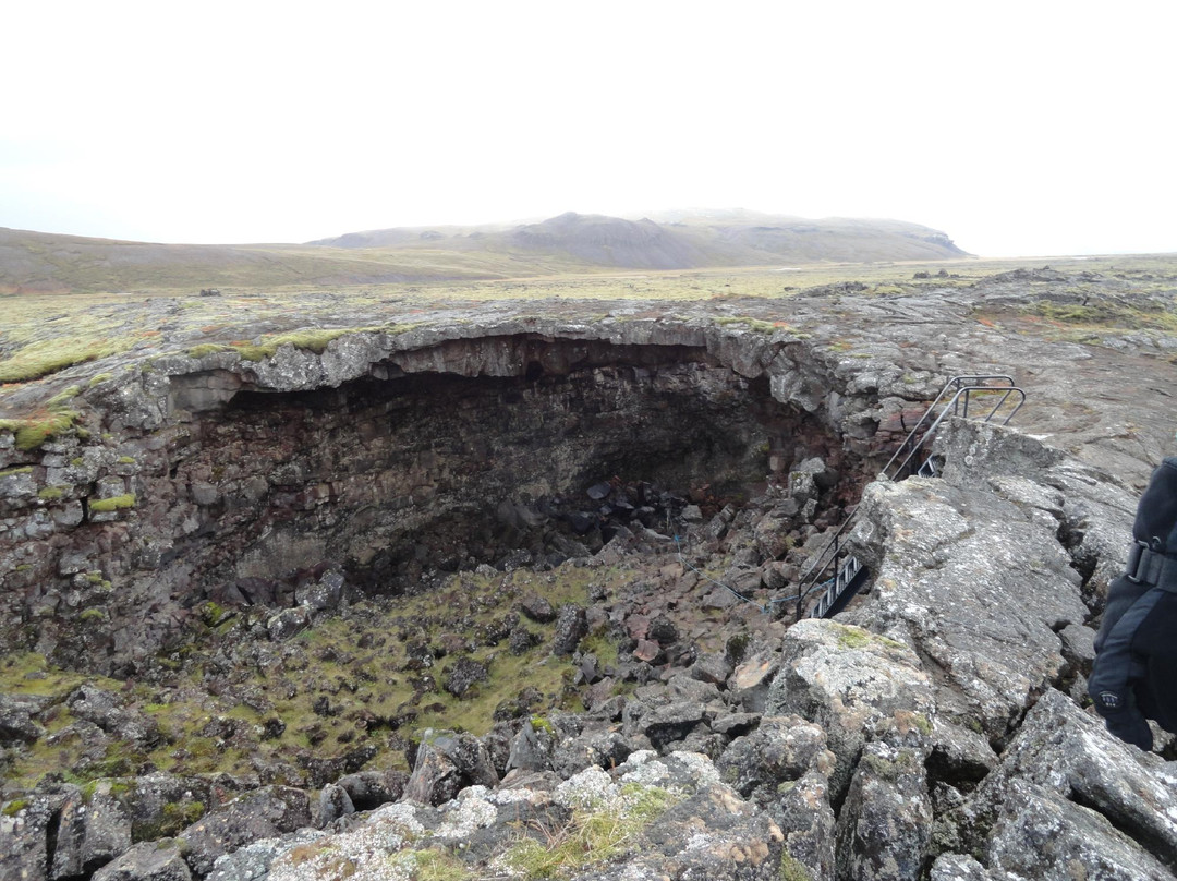 Husafell旅游景点-Surtshellir Lava Cave